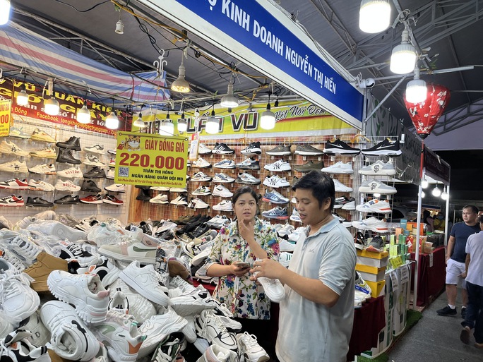 Săn hàng giảm giá 30%-70% tại hội chợ khuyến mãi Shopping Season 2023 - Ảnh 5.