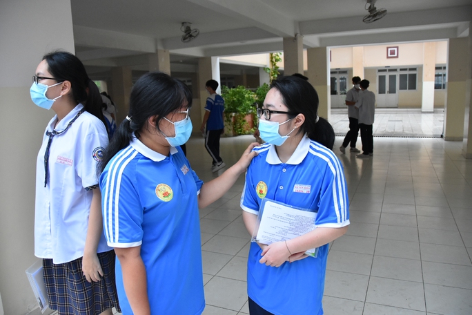 Chi tiết đề thi, giải đề thi môn tiếng Anh - Ảnh 5.