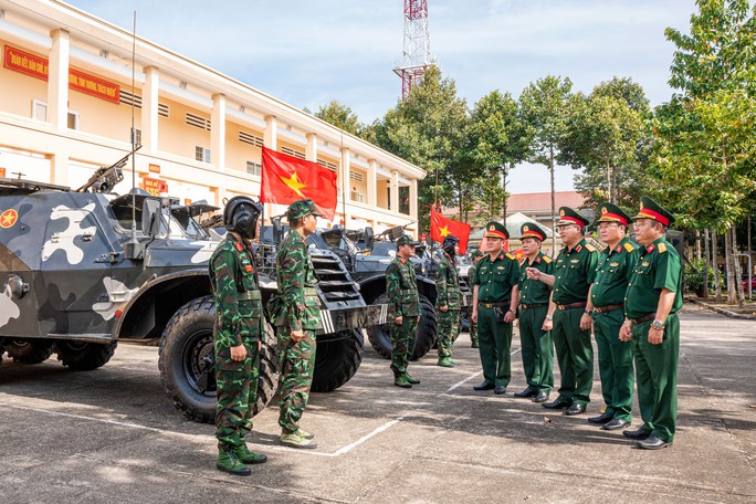CUỘC THI ẢNH THIÊNG LIÊNG CỜ TỔ QUỐC: Hào khí miền Đông - Ảnh 2.