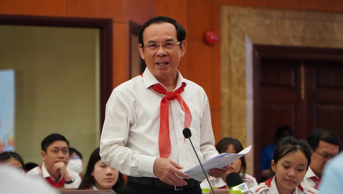 Bí thư Nguyễn Văn Nên gặp gỡ, lắng nghe thiếu nhi TP HCM - Ảnh 1.