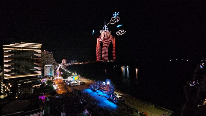 CLIP: Trình diễn ánh sáng khai mạc Festival biển Nha Trang - Khánh Hòa - Ảnh 6.