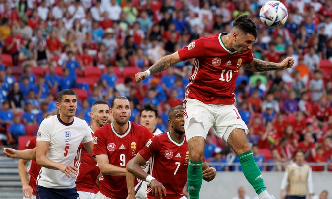 Mạnh tay chi 70 triệu euro, Liverpool chiêu mộ thủ quân tuyển Hungary - Ảnh 3.