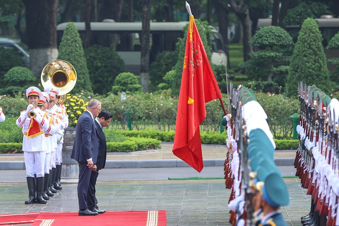 Cận cảnh Thủ tướng Phạm Minh Chính chủ trì lễ đón Thủ tướng Úc - Ảnh 9.