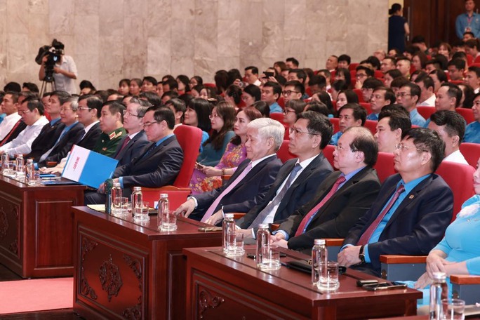 Tôn vinh 16 tập thể, cá nhân tiêu biểu trong chương trình Vinh quang Việt Nam - Ảnh 1.