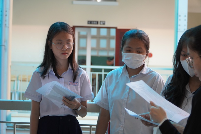 Gương mặt âu lo ngày đầu thi lớp 10 - Ảnh 7.