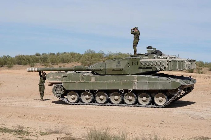 Ukraine có xe tăng mới, tiến về thị trấn Tokmak  - Ảnh 1.