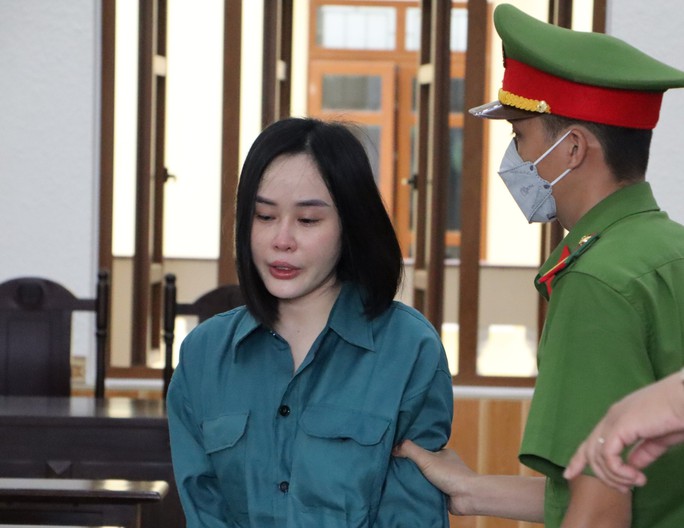 Hotgirl Tina Dương bật khóc khi nghe tin lãnh 11 năm tù - Ảnh 3.