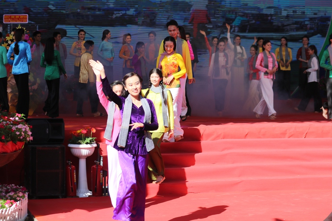 Nhiều hoạt động sôi nổi tại Ngày hội du lịch Văn hóa chợ nổi Cái Răng