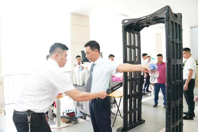 Hình ảnh cựu phó chủ tịch Hà Nội và Quảng Nam hầu toà - Ảnh 1. Hình ảnh cựu phó chủ tịch Hà Nội và Quảng Nam hầu toà - Ảnh 1.