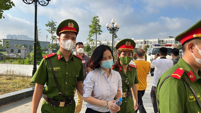 Hình ảnh cựu phó chủ tịch Hà Nội và Quảng Nam hầu toà - Ảnh 13. Hình ảnh cựu phó chủ tịch Hà Nội và Quảng Nam hầu toà - Ảnh 13.