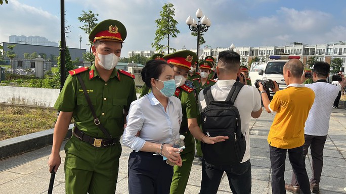 Hình ảnh cựu phó chủ tịch Hà Nội và Quảng Nam hầu toà - Ảnh 14. Hình ảnh cựu phó chủ tịch Hà Nội và Quảng Nam hầu toà - Ảnh 14.