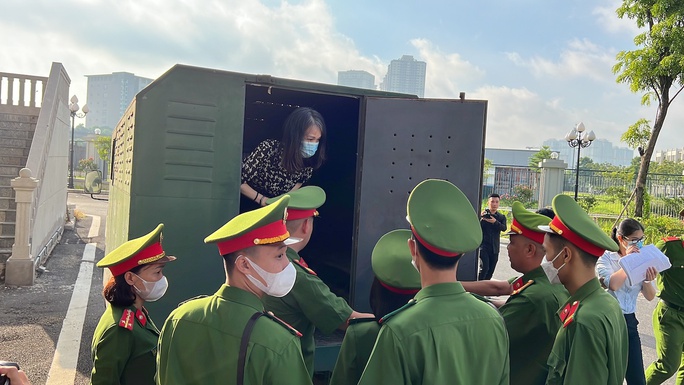 Hình ảnh cựu phó chủ tịch Hà Nội và Quảng Nam hầu toà - Ảnh 6. Hình ảnh cựu phó chủ tịch Hà Nội và Quảng Nam hầu toà - Ảnh 6.