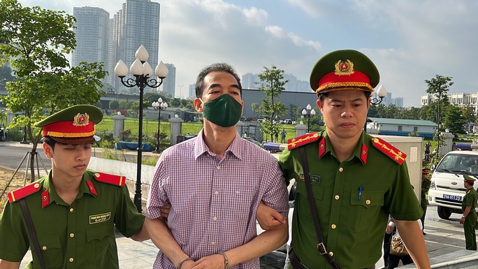 Hình ảnh cựu phó chủ tịch Hà Nội và Quảng Nam hầu toà - Ảnh 5. Hình ảnh cựu phó chủ tịch Hà Nội và Quảng Nam hầu toà - Ảnh 5.