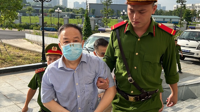 Hình ảnh cựu phó chủ tịch Hà Nội và Quảng Nam hầu toà - Ảnh 10. Hình ảnh cựu phó chủ tịch Hà Nội và Quảng Nam hầu toà - Ảnh 10.