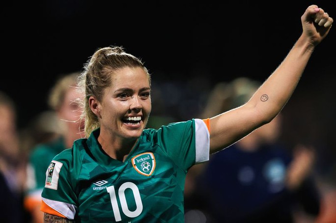 World Cup nữ 2023: Ireland hủy trận đấu tổng dợt sau 20 phút thi đấu, 1 cầu thủ nhập viện - Ảnh 1.