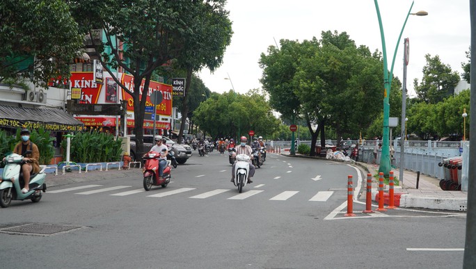 TP HCM se lạnh trong ngày đầu tuần - Ảnh 4. TP HCM se lạnh trong ngày đầu tuần - Ảnh 4.