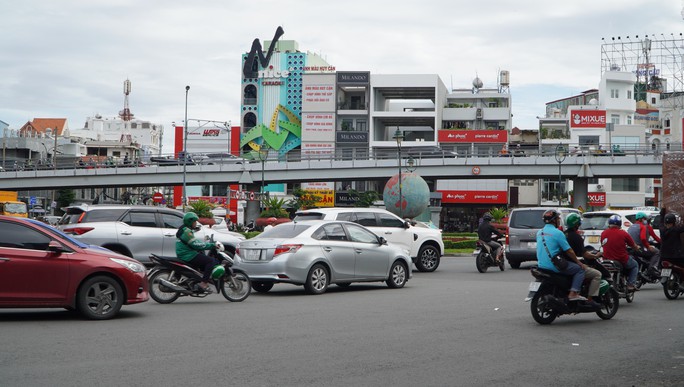 TP HCM se lạnh trong ngày đầu tuần - Ảnh 7. TP HCM se lạnh trong ngày đầu tuần - Ảnh 7.