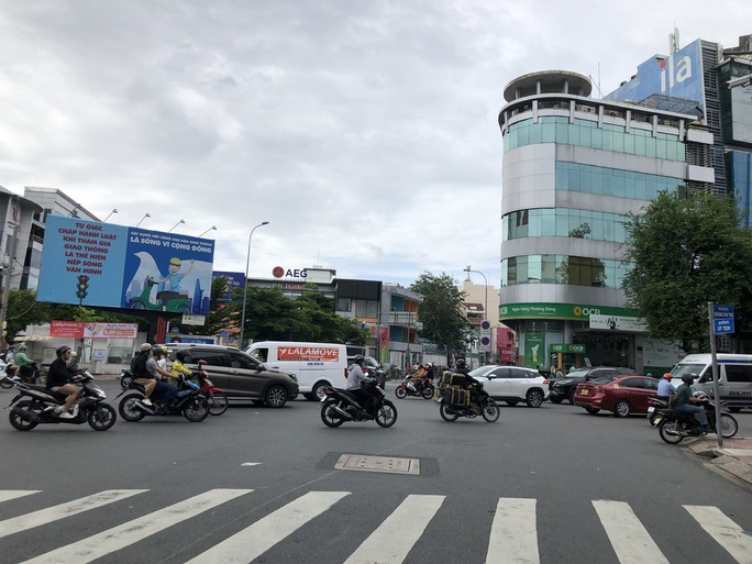 TP HCM se lạnh trong ngày đầu tuần - Ảnh 5. TP HCM se lạnh trong ngày đầu tuần - Ảnh 5.