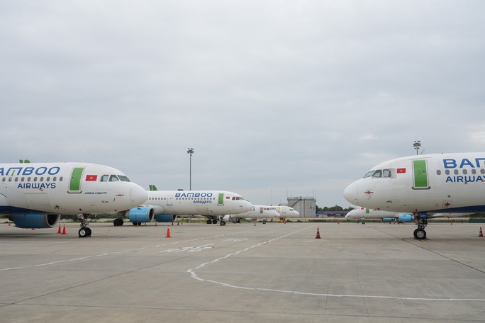 Cận cảnh chằng néo máy bay phòng chống bão tại sân bay Nội Bài - Ảnh 4. Cận cảnh chằng néo máy bay phòng chống bão tại sân bay Nội Bài - Ảnh 4.