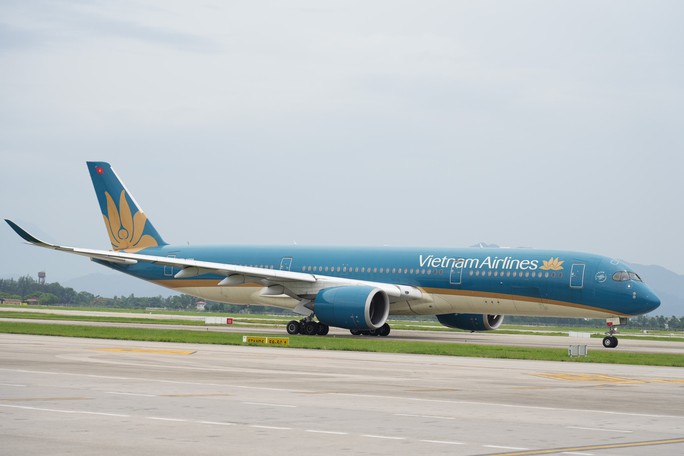 Cận cảnh chằng néo máy bay phòng chống bão tại sân bay Nội Bài - Ảnh 5. Cận cảnh chằng néo máy bay phòng chống bão tại sân bay Nội Bài - Ảnh 5.