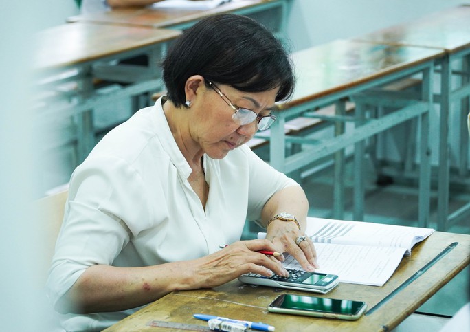 Thí sinh 64 tuổi “thở phào” khi tốt nghiệp THPT 2023 - Ảnh 1. Thí sinh 64 tuổi “thở phào” khi tốt nghiệp THPT 2023 - Ảnh 1.