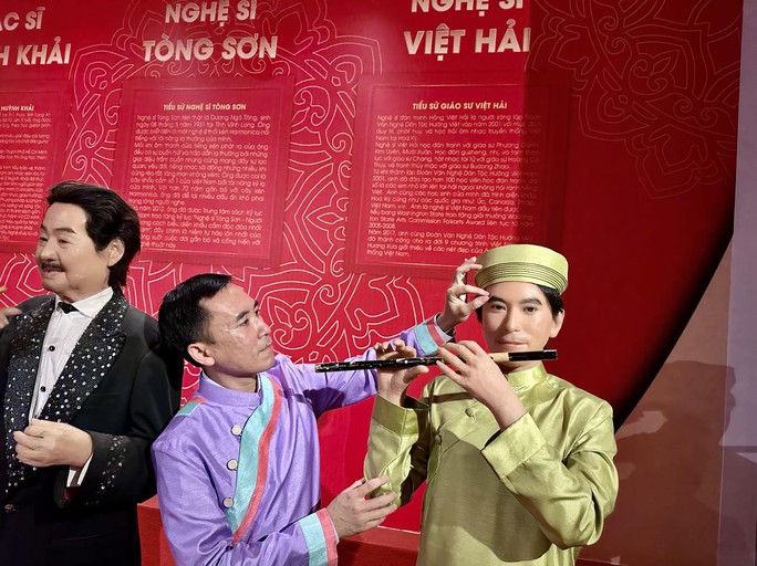NSND Kim Cương bồi hồi hội ngộ người truyền dạy đàn tranh cho người Việt xa xứ - Ảnh 5.