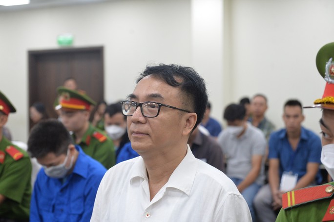Cựu cục phó quản lý thị trường Trần Hùng bị đề nghị 9-10 năm tù - Ảnh 2.