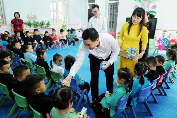 Theo chân quỹ sữa trên những hành trình “trao sữa, gửi niềm vui” - Ảnh 2.