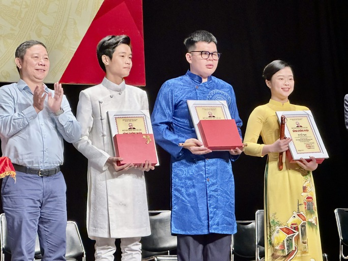 Nghệ sĩ, nghệ nhân hân hoan tham dự lễ trao Giải thưởng và học bổng Trần Văn Khê - Ảnh 5.
