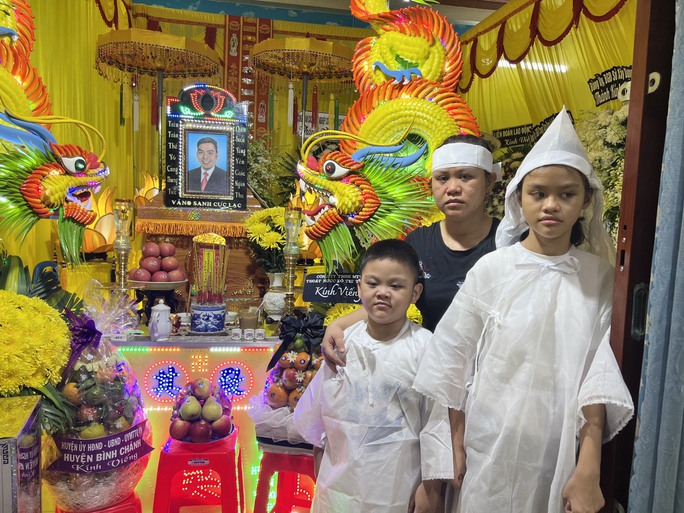 Nhói lòng lời chia sẻ của người vợ công nhân thoát nước gặp nạn - Ảnh 1.