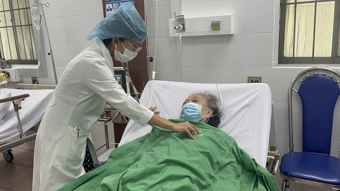 Bác sĩ cảnh giác việc đau nửa đầu, đau quanh hốc mắt - Ảnh 3.