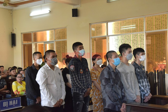 Nhìn nhóm thanh niên đang nhậu, 2 người ở Bạc Liêu bị chém tới tấp - Ảnh 1. Nhìn nhóm thanh niên đang nhậu, 2 người ở Bạc Liêu bị chém tới tấp - Ảnh 1.