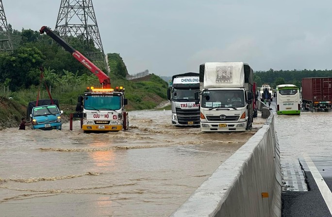 Đề nghị kiểm điểm tập thể, cá nhân để xảy ra ngập tại tuyến cao tốc Dầu Giây – Phan Thiết - Ảnh 2.