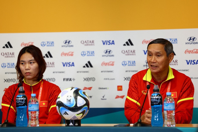 HLV Mai Đức Chung: Tuyển nữ Việt Nam không buông xuôi, thi đấu hết mình trước Hà Lan - Ảnh 1.