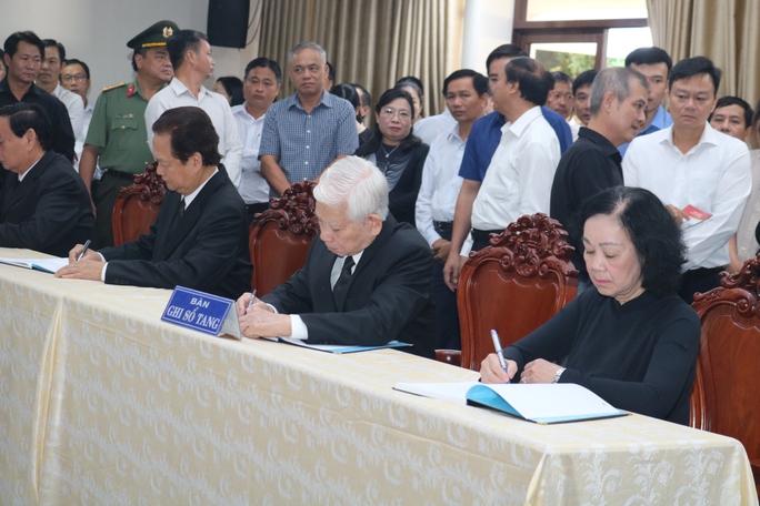 Lãnh đạo Đảng, Nhà nước viếng nguyên Trưởng Ban Tổ chức Trung ương Lê Phước Thọ - Ảnh 10.