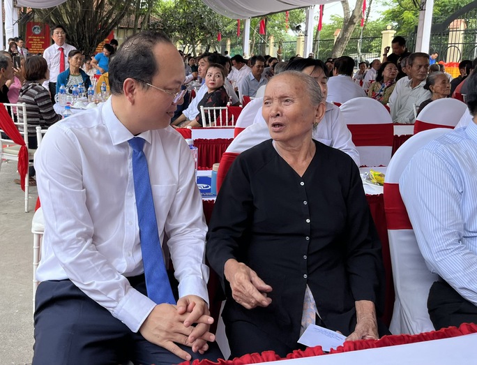 Mãi tri ân 32 dân công hỏa tuyến