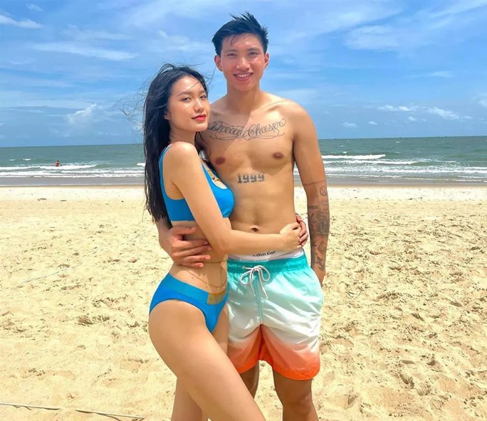 Bạn gái Đoàn Văn Hậu sexy cỡ nào?