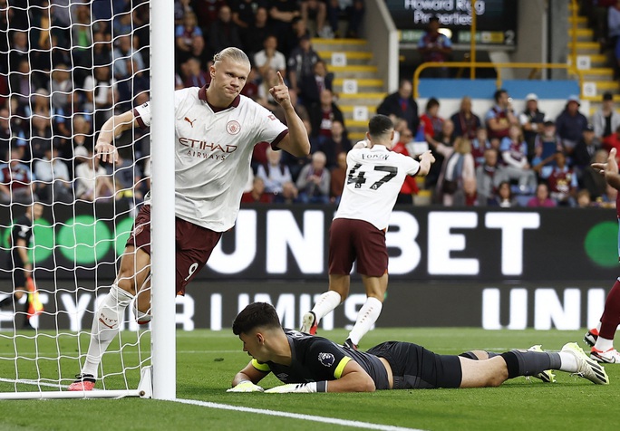 Haaland lập cú đúp, Man City thắng dễ tân binh Burnley ngày khai mạc Ngoại hạng  - Ảnh 1.