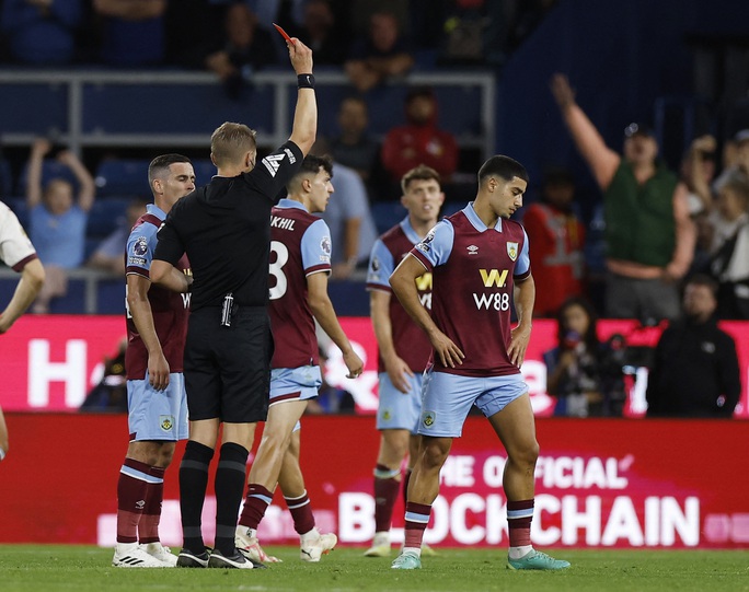 Haaland lập cú đúp, Man City thắng dễ tân binh Burnley ngày khai mạc Ngoại hạng  - Ảnh 8.