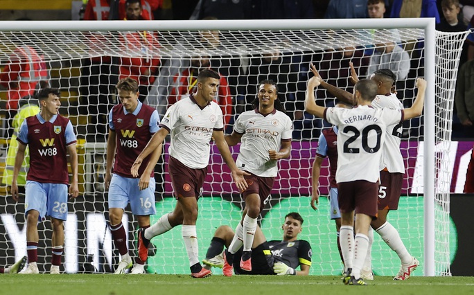 Haaland lập cú đúp, Man City thắng dễ tân binh Burnley ngày khai mạc Ngoại hạng  - Ảnh 7.