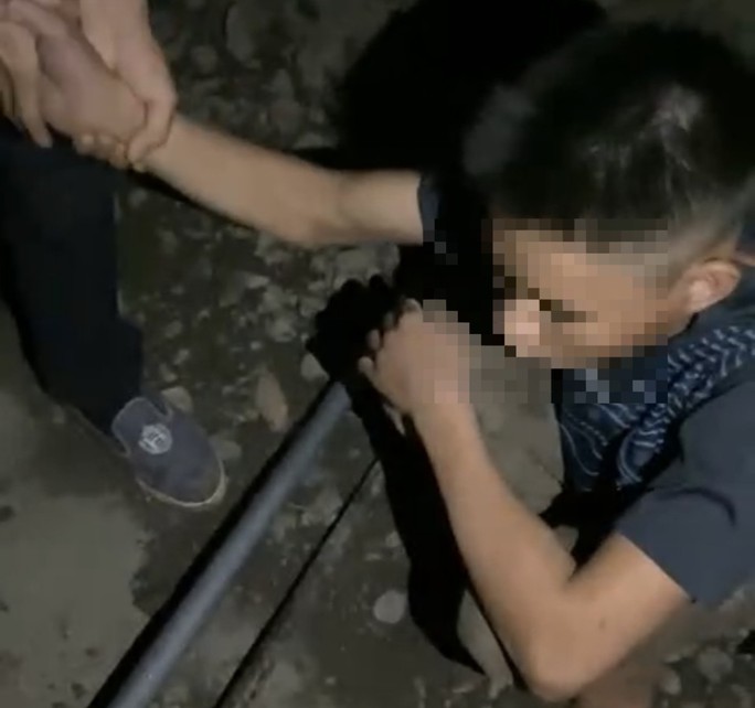 Bình Thuận: Một thanh niên khai được thuê đào phá mặt đường Quốc lộ 28B - Ảnh 1.