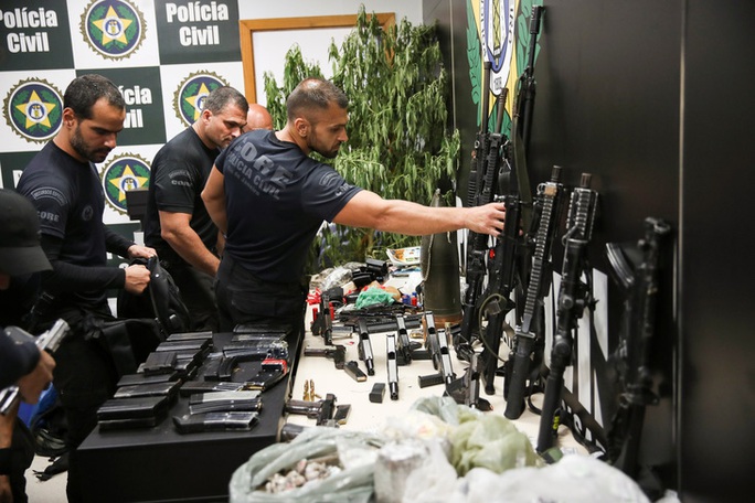 Cảnh sát Brazil bố ráp băng đảng ma túy ở 3 bang, ít nhất 45 người thiệt mạng - Ảnh 2.