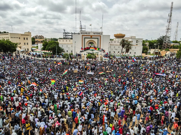 Tây Phi ra tối hậu thư cho phe đảo chính Niger - Ảnh 1.