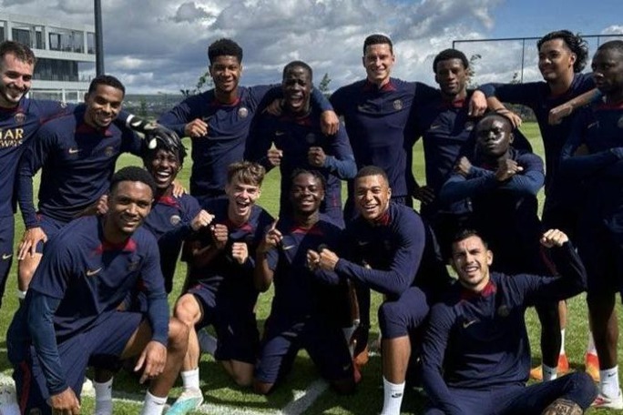 PSG: Mbappe không được tập cùng đội một, Neymar muốn ra đi ngay