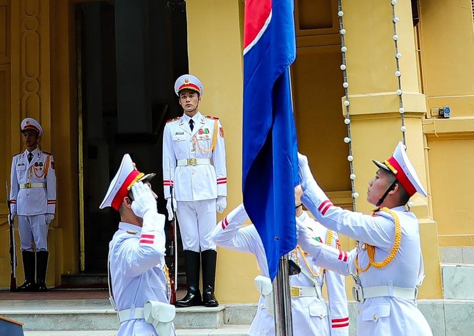 Trang trọng lễ Thượng cờ ASEAN tại Hà Nội