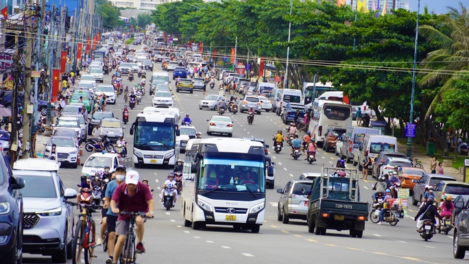 Toàn cảnh Vũng Tàu trong ngày đầu nghỉ lễ  - Ảnh 5.