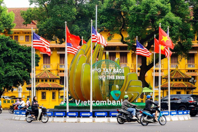 Đường phố Hà Nội trang hoàng đón Tổng thống Mỹ Joe Biden thăm Việt Nam - Ảnh 5.