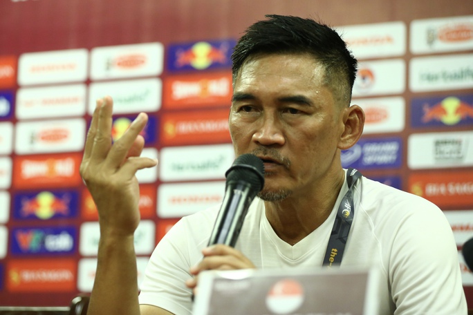 HLV Troussier: U23 Việt Nam phải ghi bàn từ bóng sống nhiều hơn - Ảnh 2.