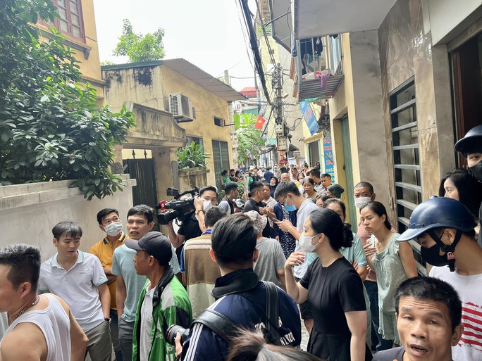 Ngóng tìm người thân trong vụ cháy đặc biệt nghiêm trọng tại chung cư mini - Ảnh 5.