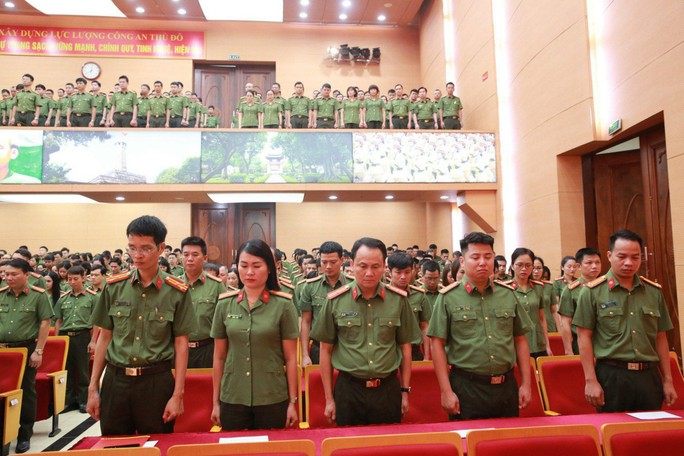 Hà Nội mặc niệm các nạn nhân vụ cháy chung cư mini - Ảnh 9.
